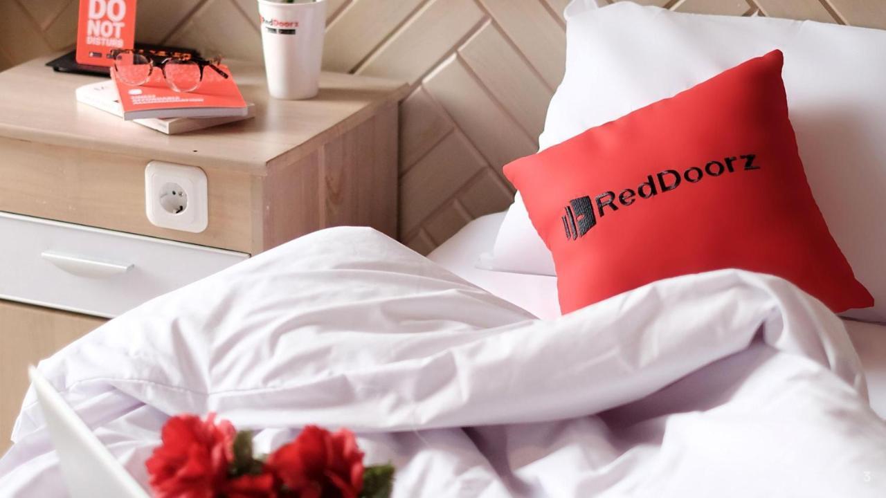 Reddoorz Bamboo Saigon Hotel Su Van Hanh Хошимін Екстер'єр фото